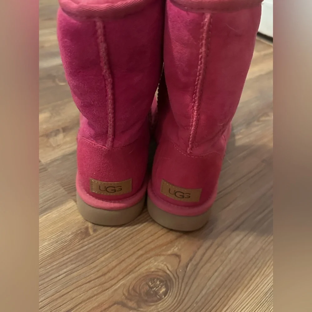 Pink uggs - Picture 4 of 4